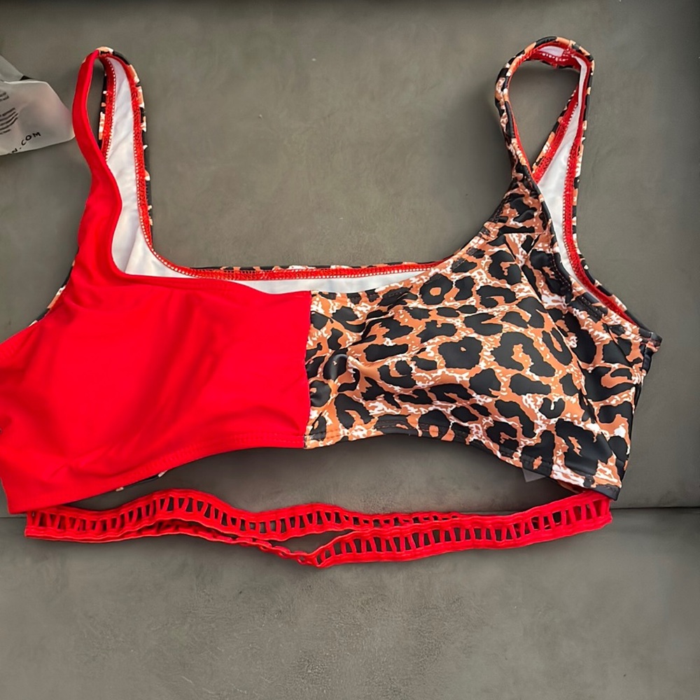 Leopard panel hollow-out trim bikini swimwear. SHEIN. Size XL